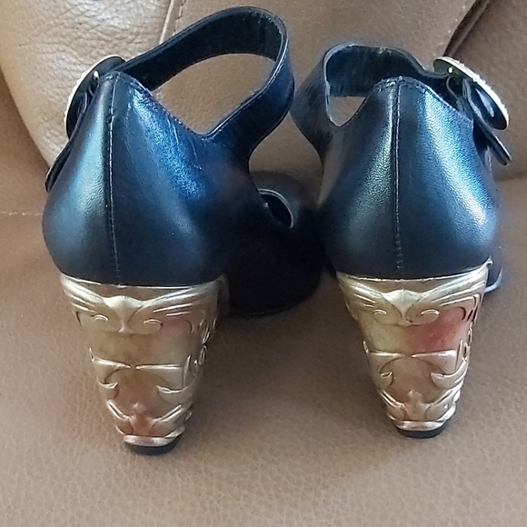 Ramon Tenza gold wedge heels - Picture 6 of 13